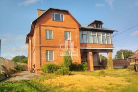 Дом 380 м² на участке 13 сот.