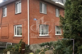 Коттедж 360 м² на участке 15 сот.